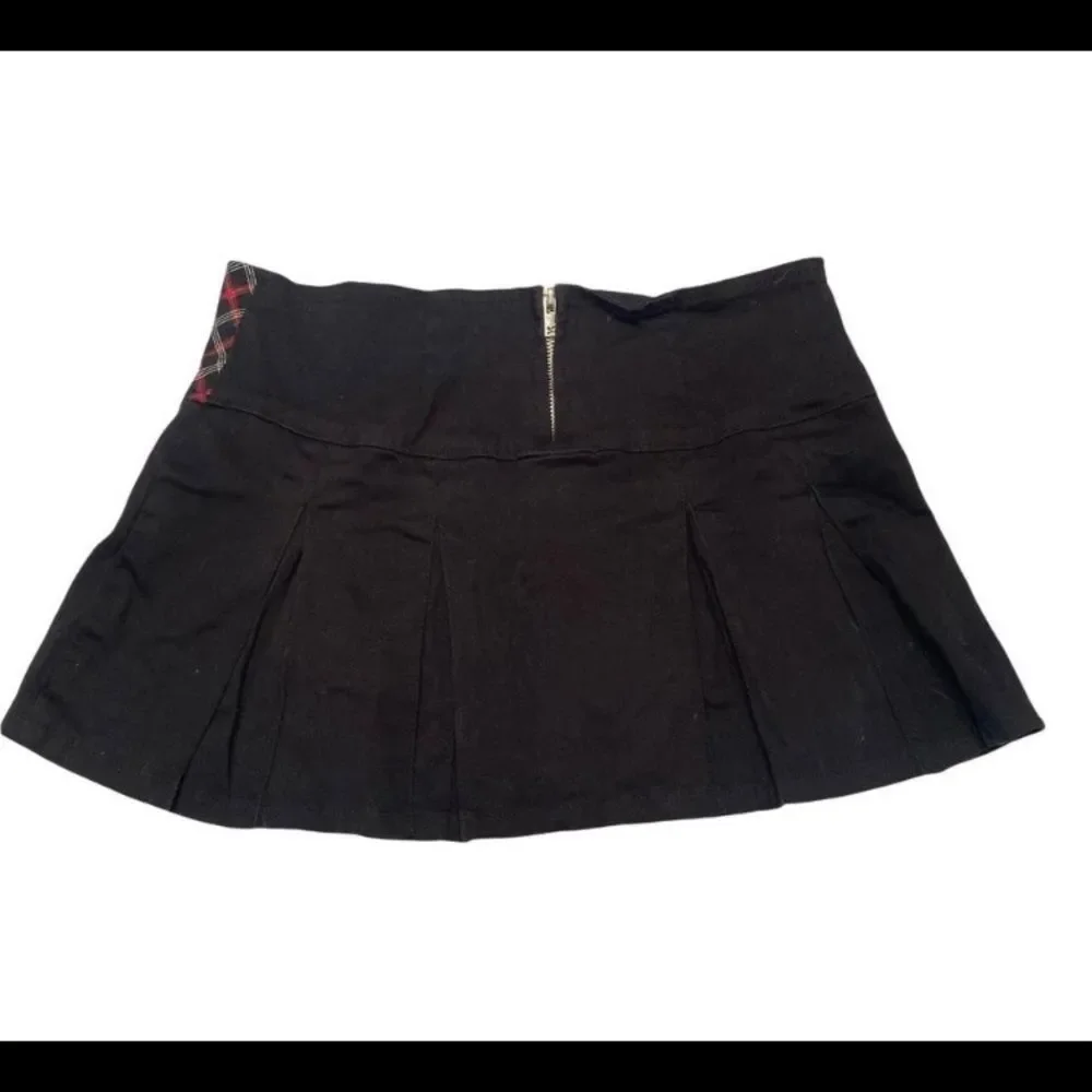Daang Goodman For Tripp NYC Black And Red Mini Skirt - Picture 3 of 3